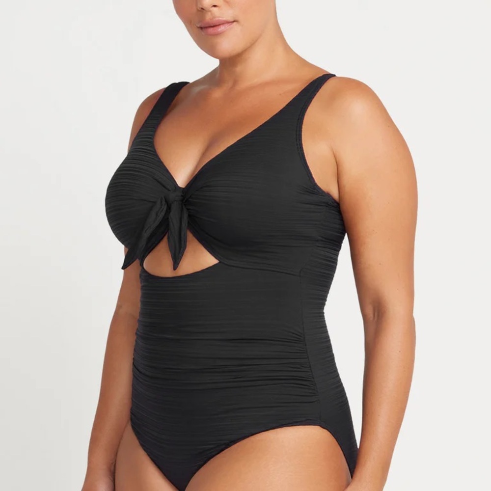 Black Aria Cezanne D - E Cup Underwire One Piece Swimsuit EUC size 16+